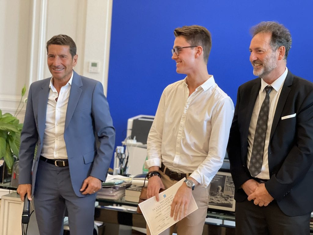 David Lisnard remet la bourse au mérite Jacqueline de Romilly aux bacheliers ayant obtenu la mention TB — illustration 1