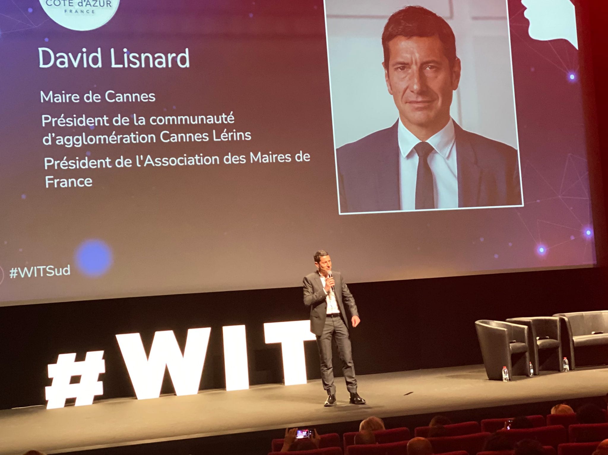 David Lisnard remet les trophées aux 4 finalistes de Women In Tech Sud