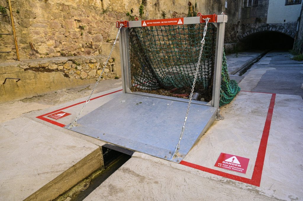 Protection de la Méditerranée : l'Agglo Cannes Lérins installe un filet de rétention des déchets innovant en un lieu stratégique — illustration 1
