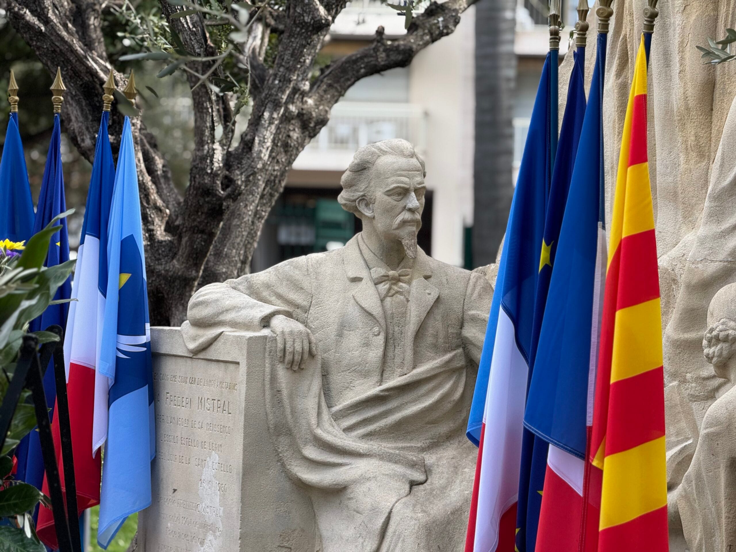 David Lisnard rend hommage à la culture provençale et française pour le 111ème anniversaire de la mort de Frédéric Mistral — illustration 1