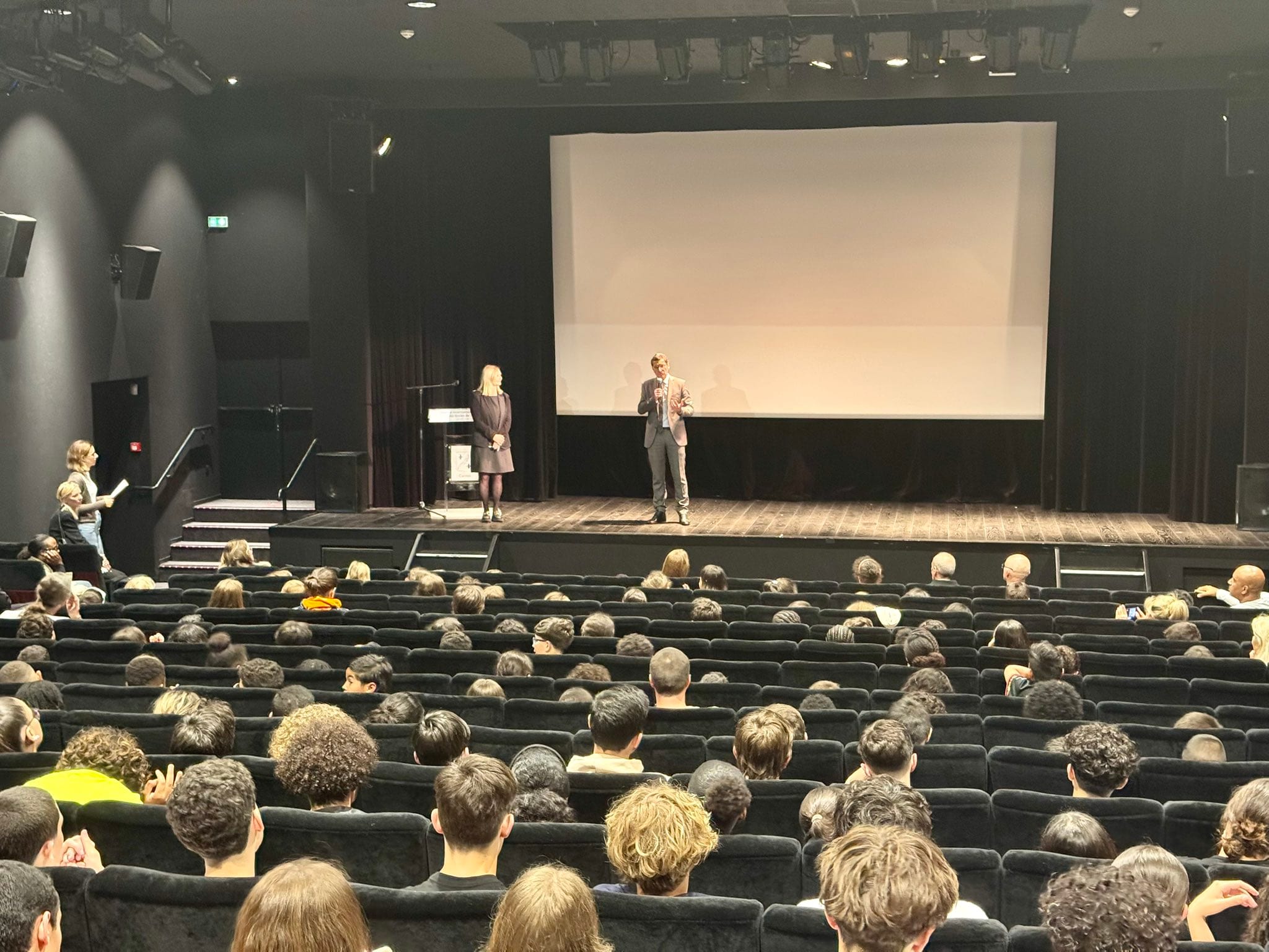 A Cannes, le 100% Éducation Artistique et Culturelle, c'est aussi le Festival International des Écoles de Cinéma