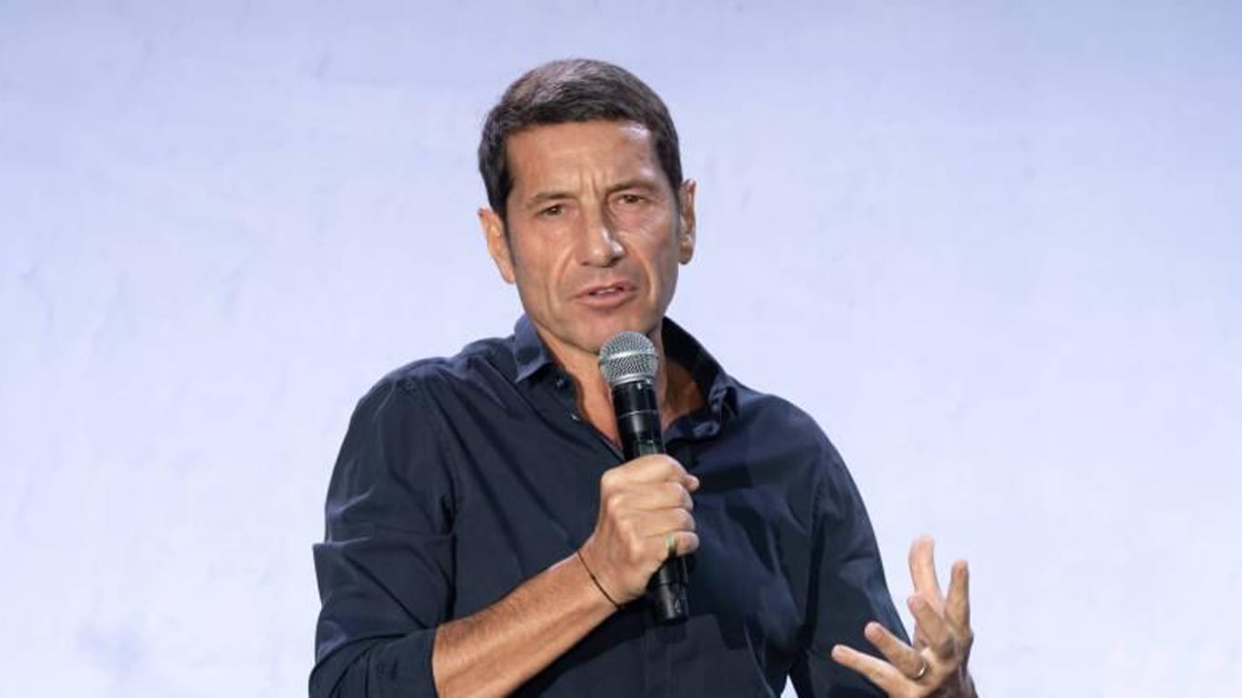 "Ce que je veux construire c'est une alternative et non pas une simple alternance"