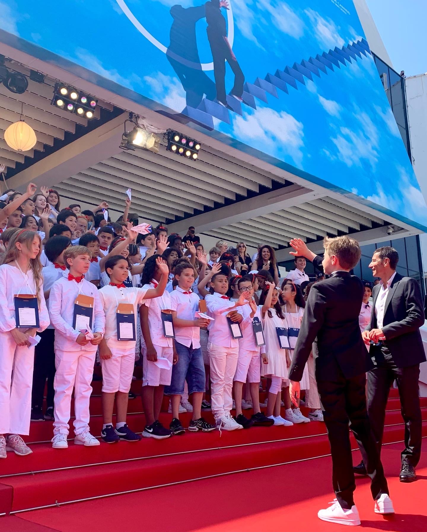 100% EAC : David Lisnard invite une centaine d'écoliers cannois à monter les marches du Festival de Cannes