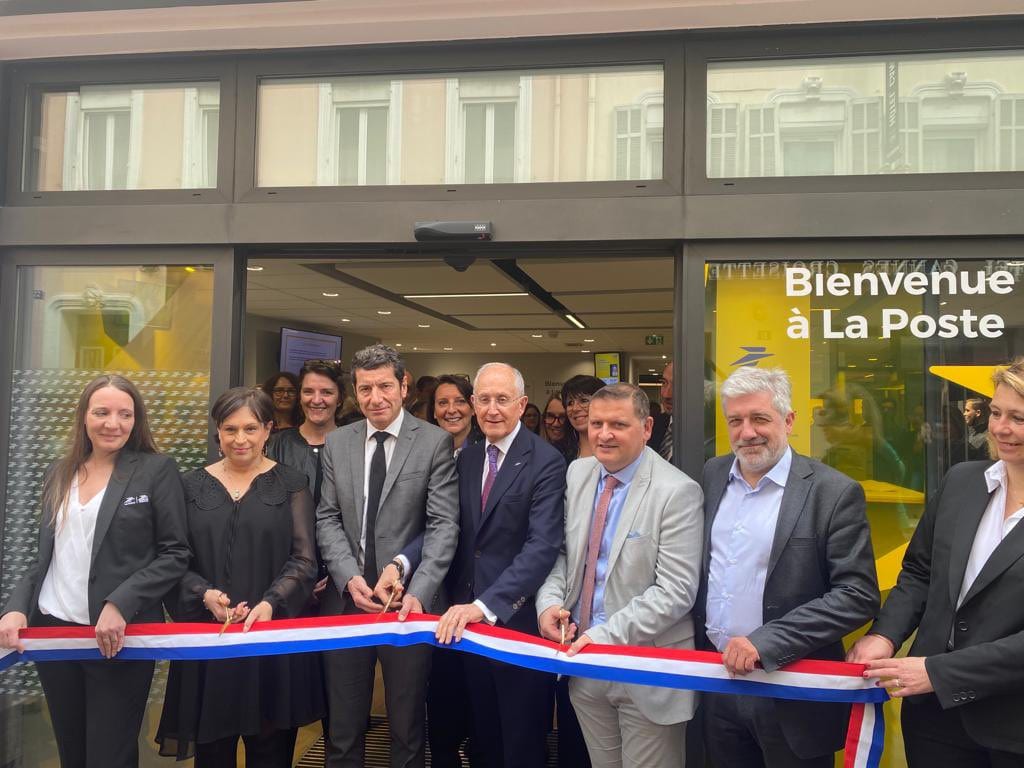 David Lisnard inaugure un bureau de Poste nouvelle génération à Cannes