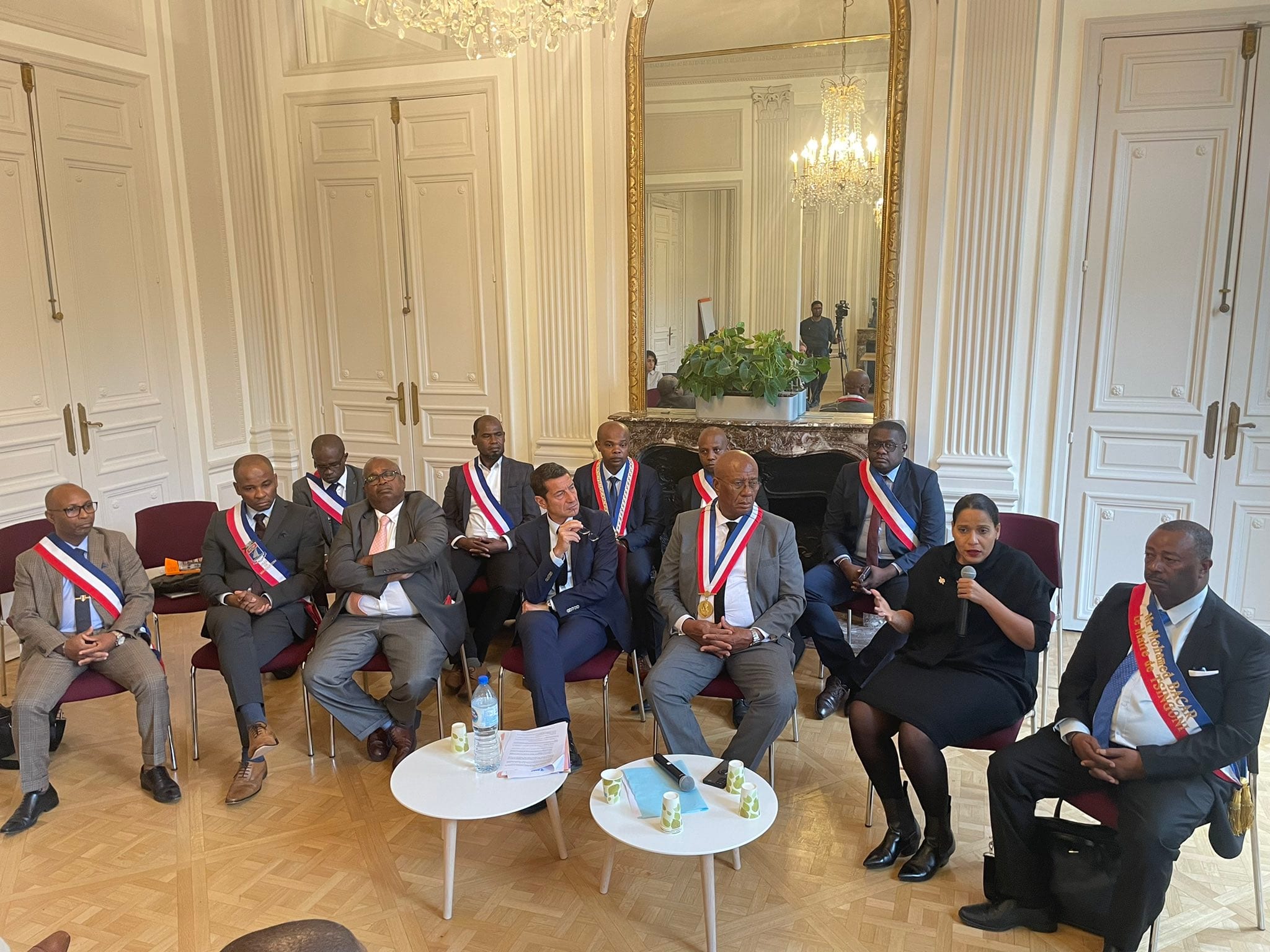Violences et insécurité à Mayotte : David Lisnard apporte le soutien de l'AMF aux élus mahorais