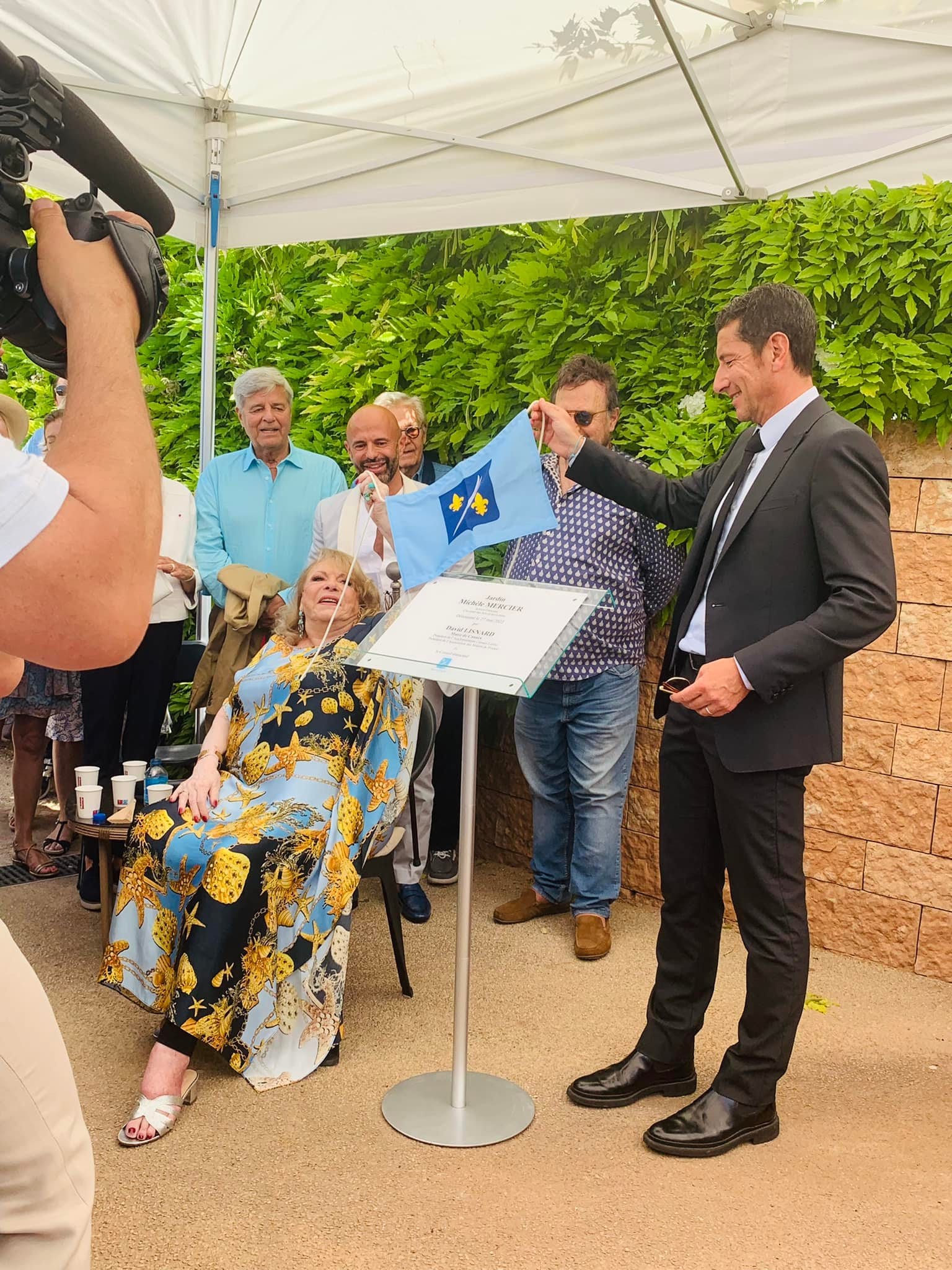 David Lisnard baptise un jardin en l'honneur de Michèle Mercier