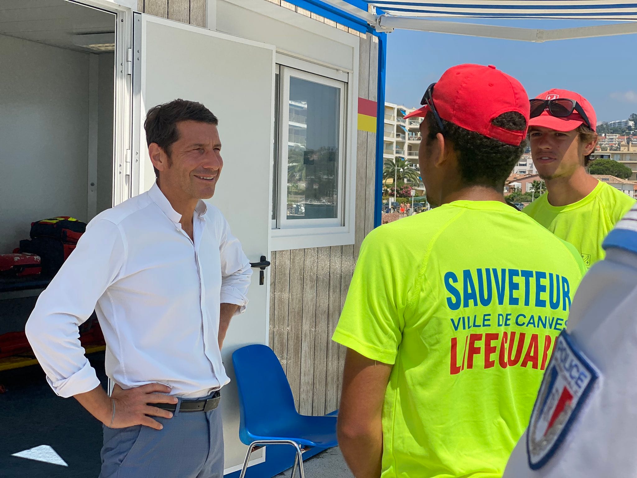 David Lisnard fait la tournée des postes de secours du littoral cannois