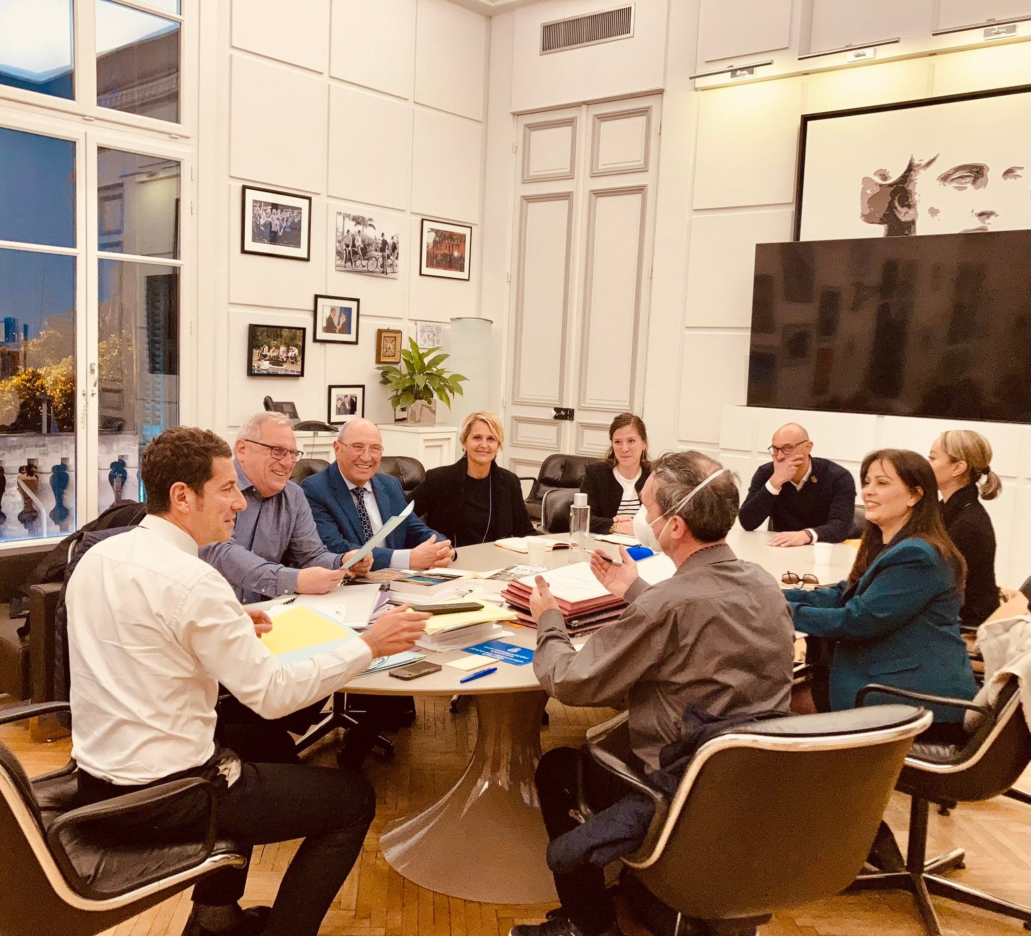 Séance de travail en Mairie de Cannes avec les associations de commerçants du quartier République pour redynamiser le secteur
