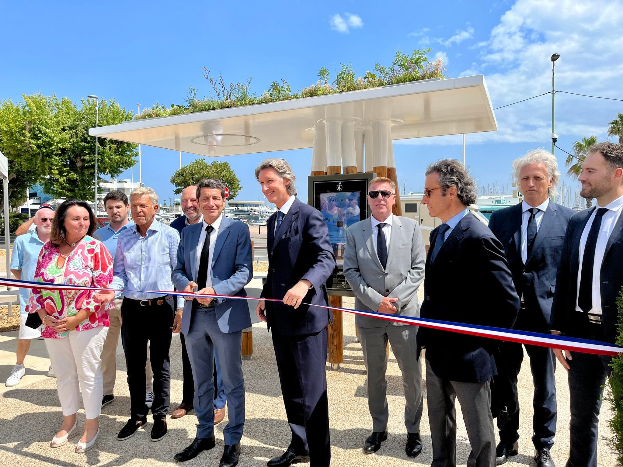 À Cannes, un nouveau mobilier urbain moderne, connecté et esthétique sur l'espace public