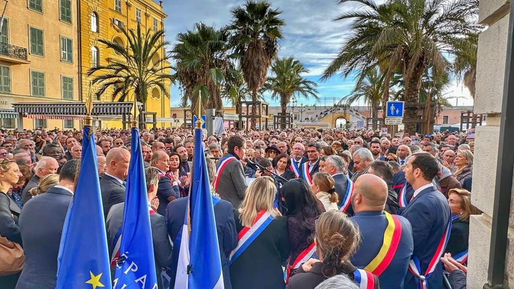 David Lisnard prononce un discours fort au rassemblement contre l'antisémitisme
