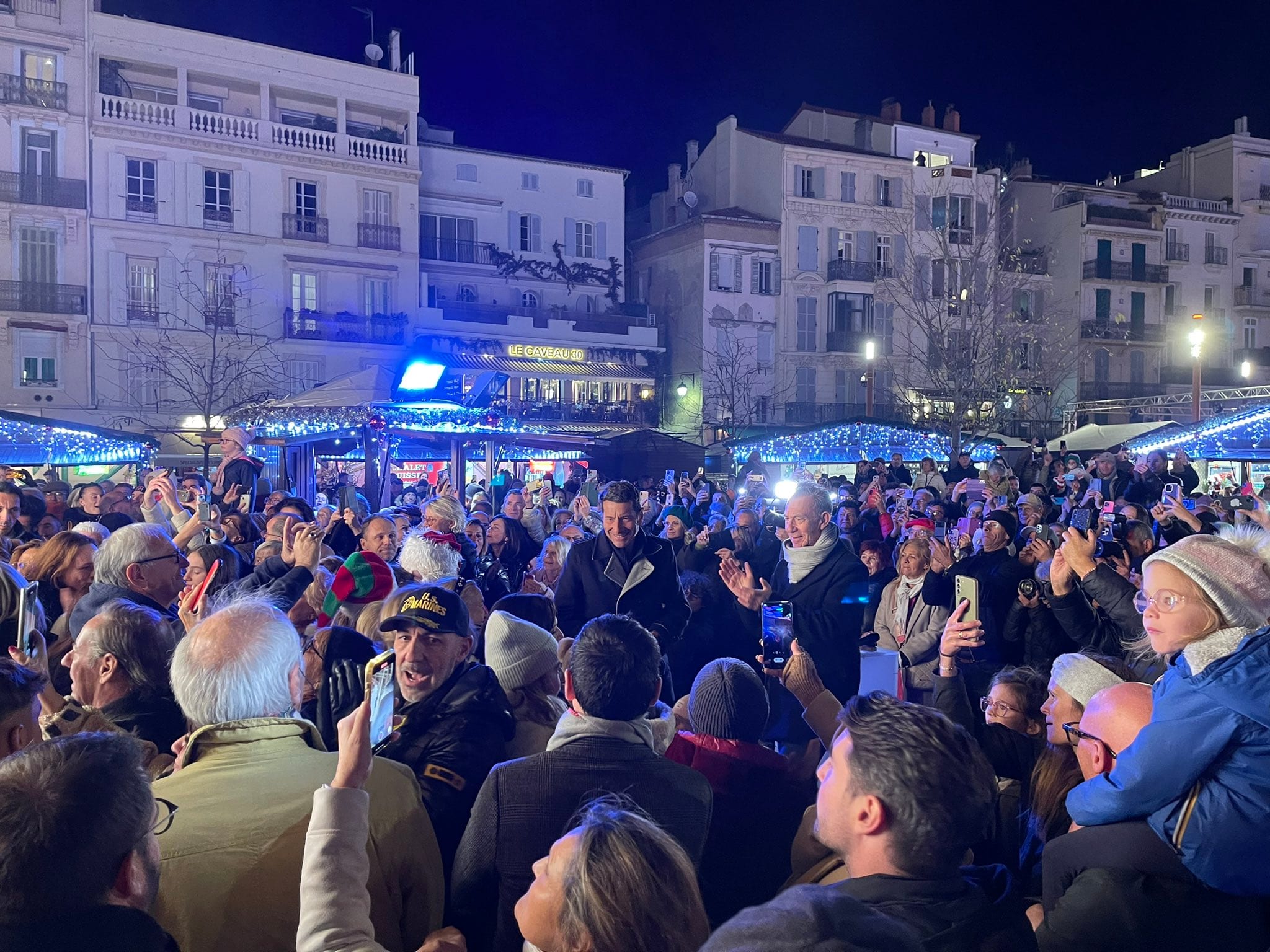 "À Cannes on n'hésite pas à utiliser le mot Noël" : David Lisnard inaugure le Village de Noël et la Fête Foraine