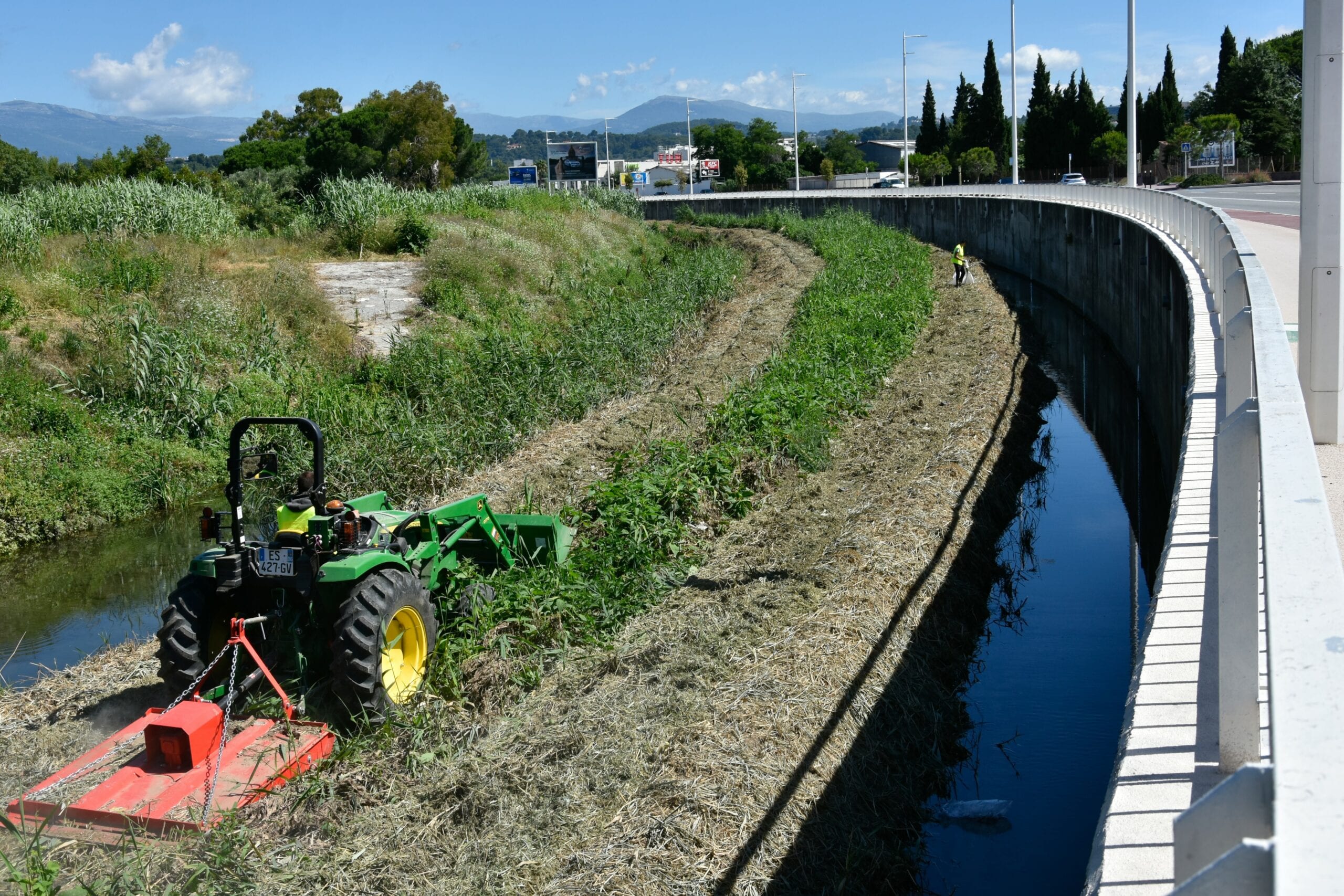 Risque inondations : Cannes réalise plus de 55 000 interventions par an pour entretenir et nettoyer ses rues