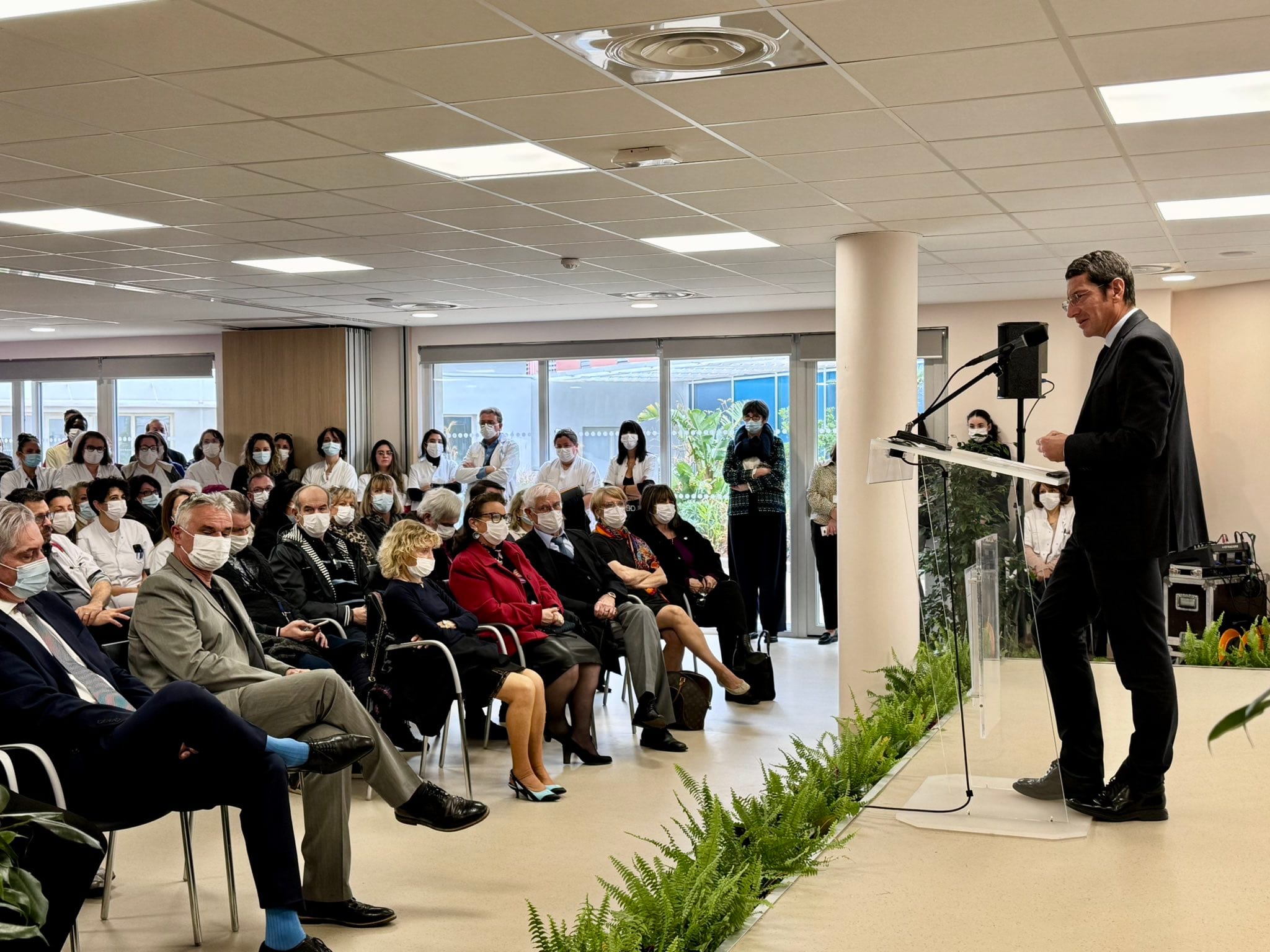 "Vous participez à soulager et réparer la souffrance" : David Lisnard présente ses vœux au personnel de l'Hôpital de Cannes