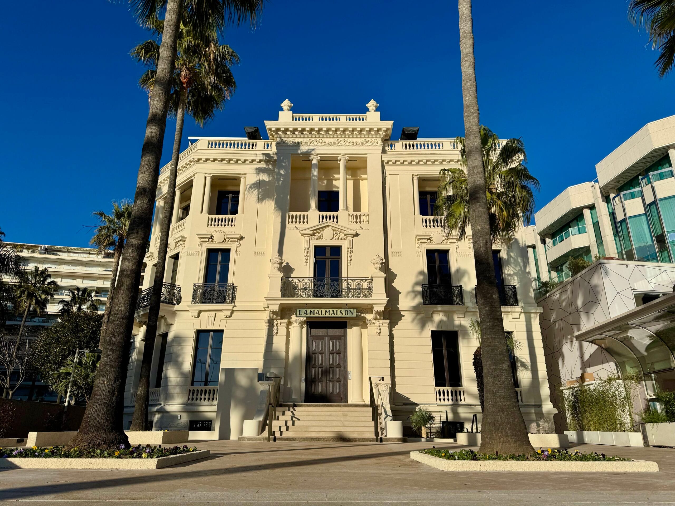 La Malmaison : David Lisnard inaugure le nouveau centre international d'art contemporain