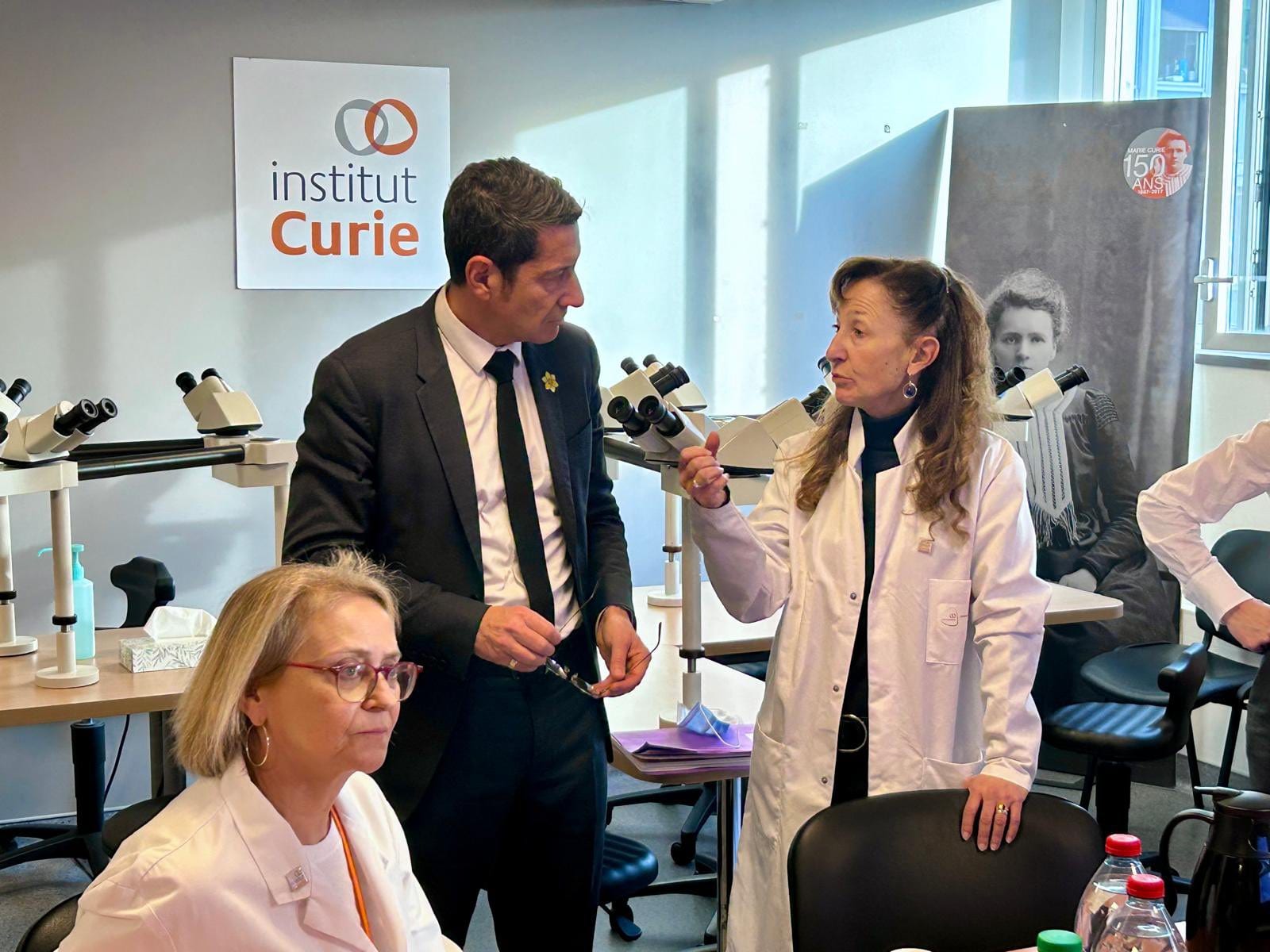 Débat, visites de l'Institut Curie et du Généthon : David Lisnard a organisé une journée sur la thématique de la santé