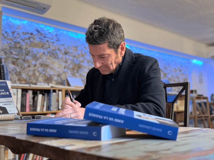 Ainsi va la France : ils étaient plus de 300 à Cannes pour la première séance de dédicaces de David Lisnard !