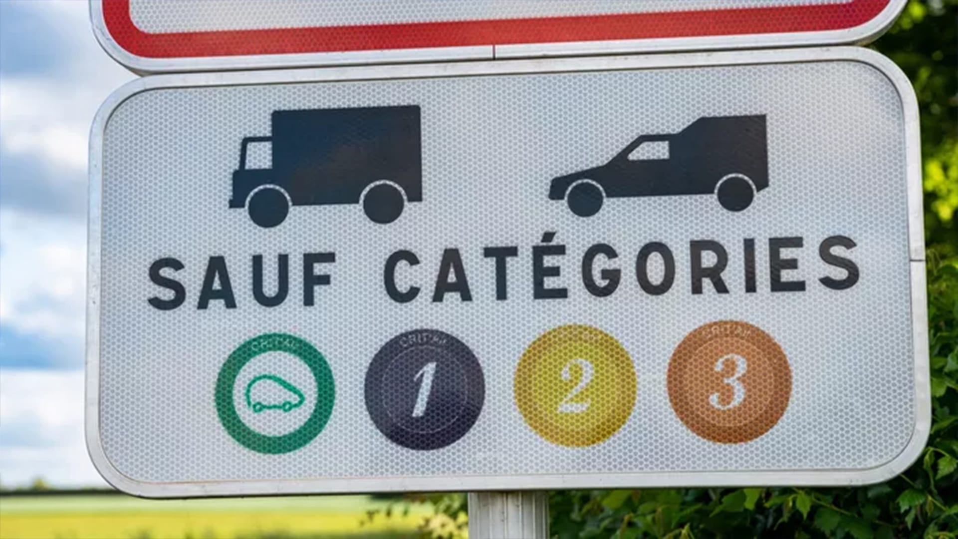 L'appel des maires contre les ZFE : « Nous refusons que l'écologie s'impose au mépris de certains citoyens »