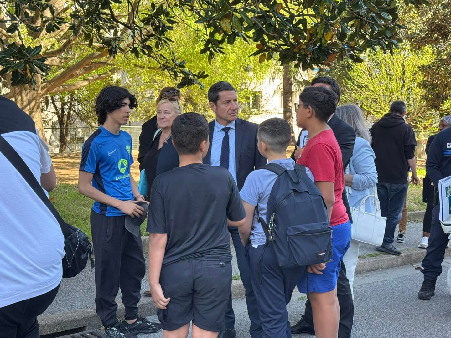 David Lisnard auprès des habitants du Riou pour échanger sur les opérations prévues dans le quartier