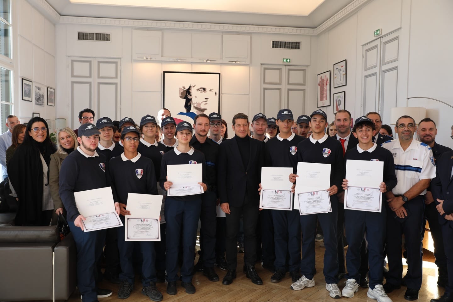 David Lisnard remet les diplômes aux nouveaux Cadets de la Police municipale