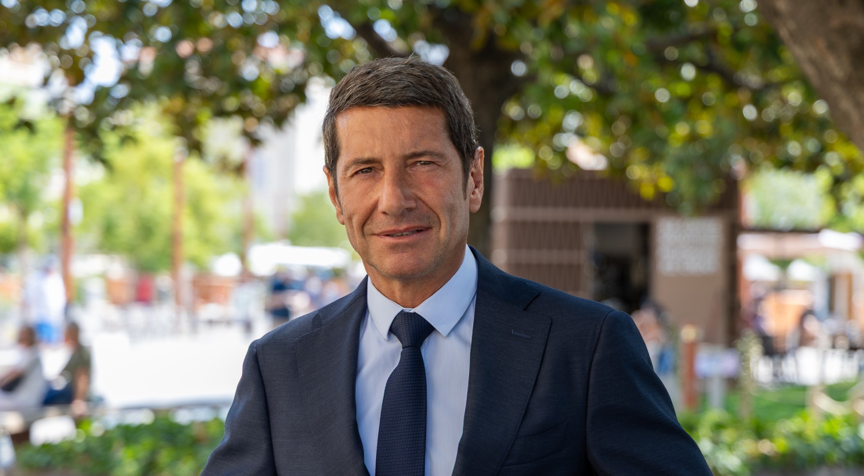 David Lisnard en costume sombre